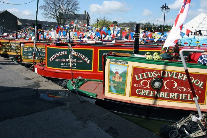 Pennine Cruisers | Half price group boat hire - Image 3